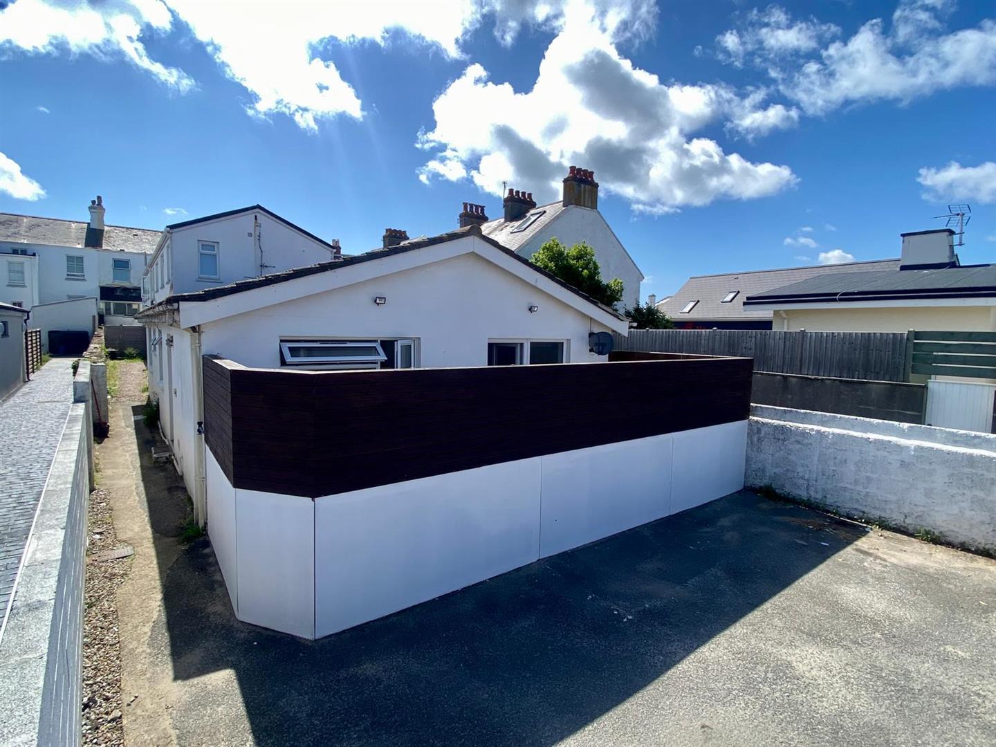 Natholi, La Grande Route De La Cote, St. Clement